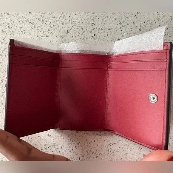 ‼️SOLD‼️ COACH NWOT Burgundy Pebble Leather TrifoldWallet W/ Silver Logo - Picture 2 of 4